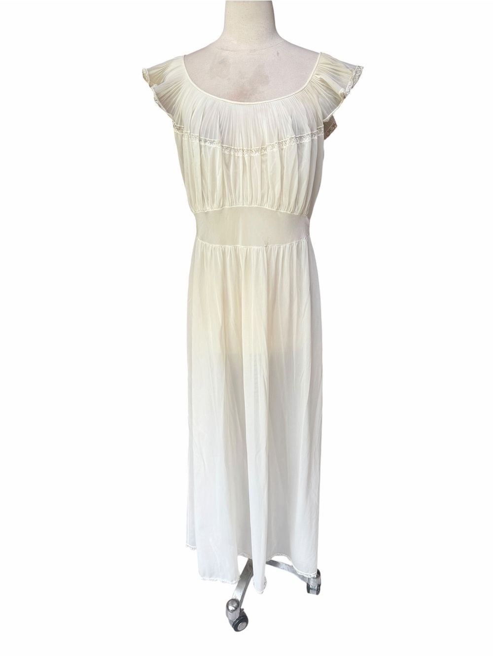 1940s/50s Ivory Semi-Sheer Nylon Tricot Chiffon Delicate Flutter Capโ & Hem Lace